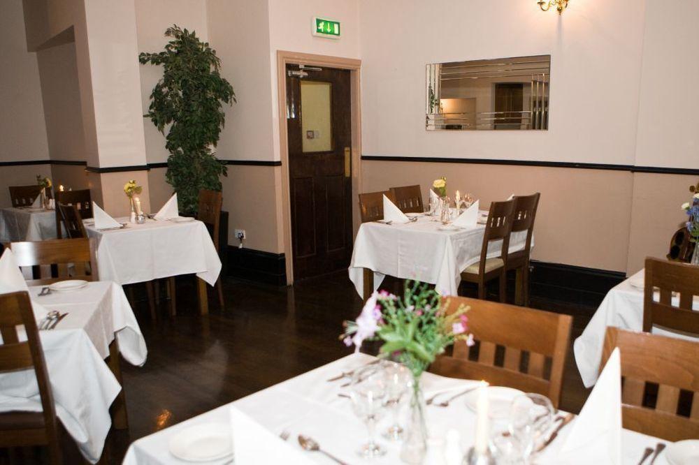 The Gateway Hotel Swinford Exterior foto